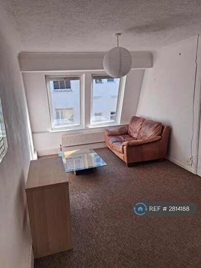 3 Bedroom Flat To Rent In Farm Road, Hove, BN3