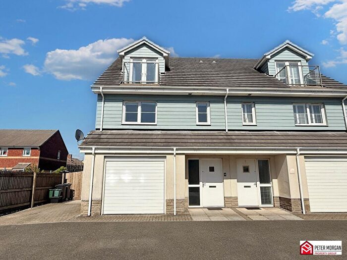 3 Bedroom Semi-Detached House To Rent In Bay View Close, Port Talbot., SA12
