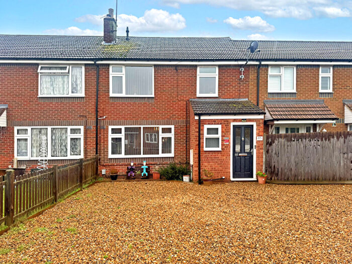 3 Bedroom Terraced House For Sale In Laburnham Road, Biggleswade, SG18