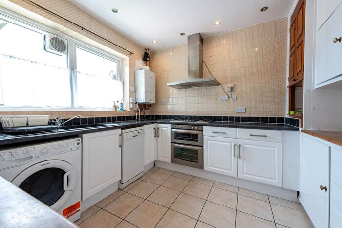 3 Bedroom Flat To Rent In Grange Road, Sutton, SM2