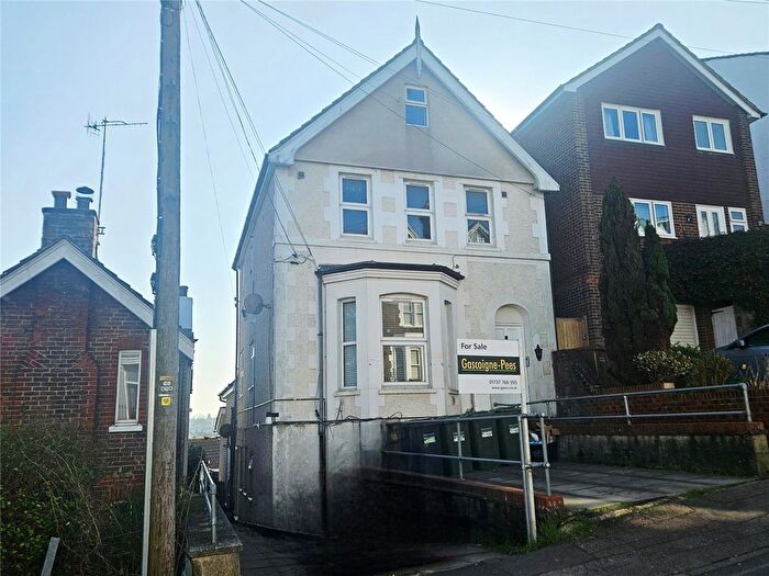 1 Bedroom Flat For Sale In Grovehill Road, Redhill, Surrey, RH1