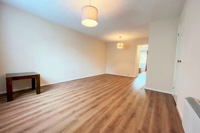1 Bedroom Maisonette To Rent In Goldsworth Park, Woking, GU21