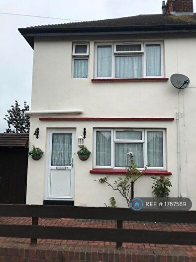 3 Bedroom Semi Detached House To Rent In Ellis Avenue, Stevenage, SG1