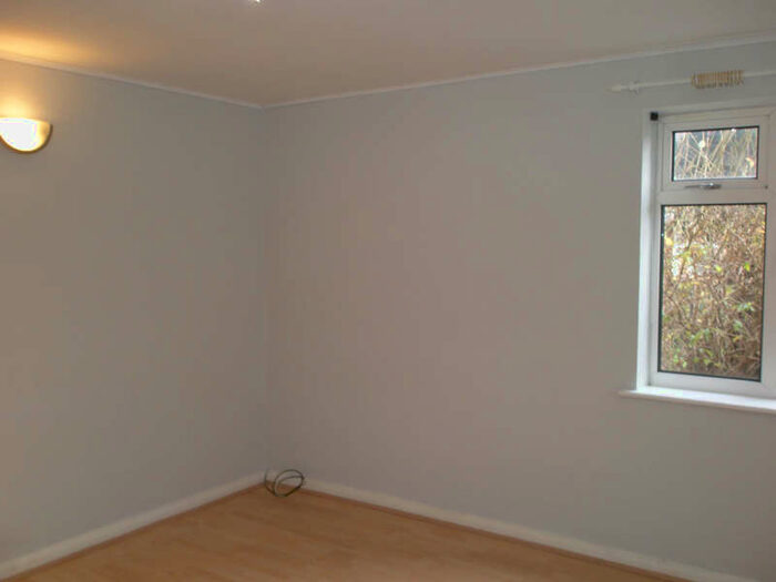 2 Bedroom Maisonette Flat To Rent In Harrow Weald, HA3