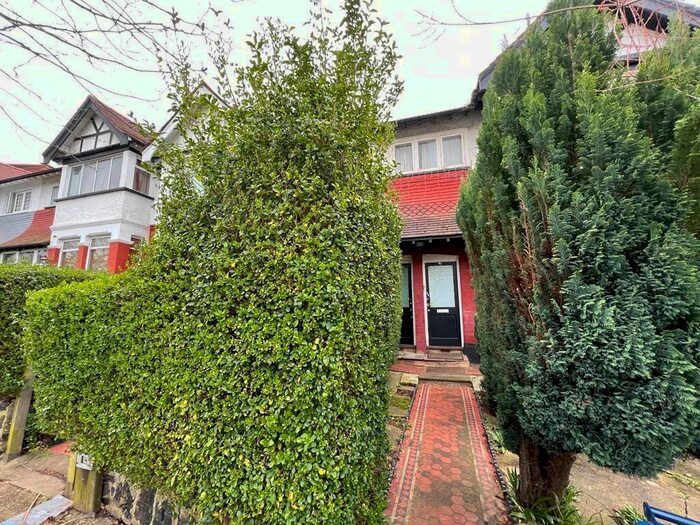 2 Bedroom Flat To Rent In Montpelier Rise, London, NW11