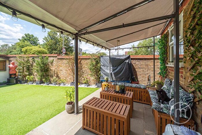3 Bedroom End Of Terrace House For Sale In Compton Close, London, NW11