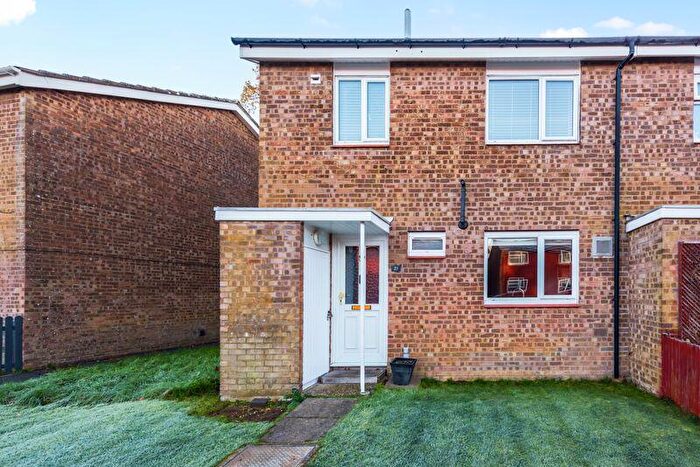 3 Bedroom Terraced House For Sale In Renoir Close, Black Dam, RG21