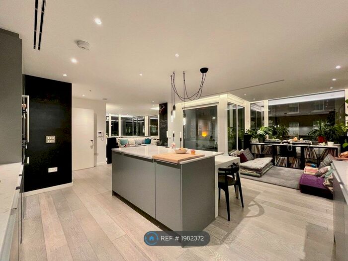 3 Bedroom Flat To Rent In Heron Place, London, W1U