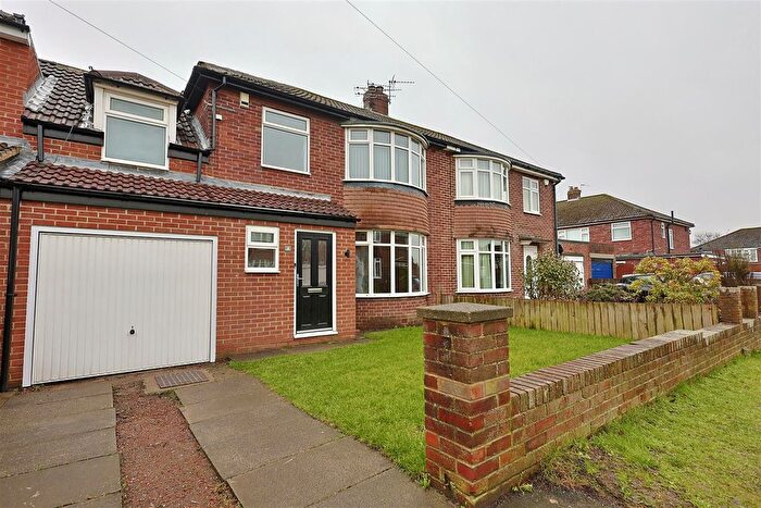 4 Bedroom Semi Detached House To Rent In Clinton Place, Brunton Park, NE3