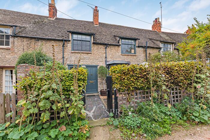2 Bedroom Terraced House For Sale In West Street, Oundle, Northamptonshire, PE8