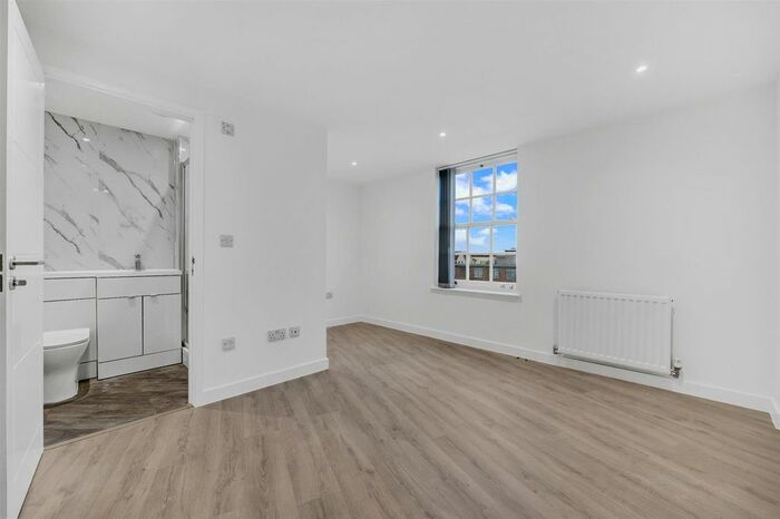 2 Bedroom Flat To Rent In Block C, Kundra Court, Apartment, A Spring Gardens, Romford, RM7