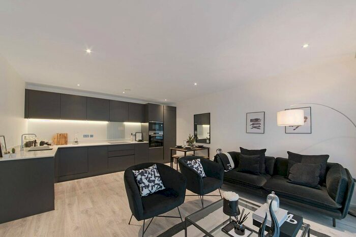 2 Bedroom Flat To Rent In Calum Court, Central Purley, Purley, CR8