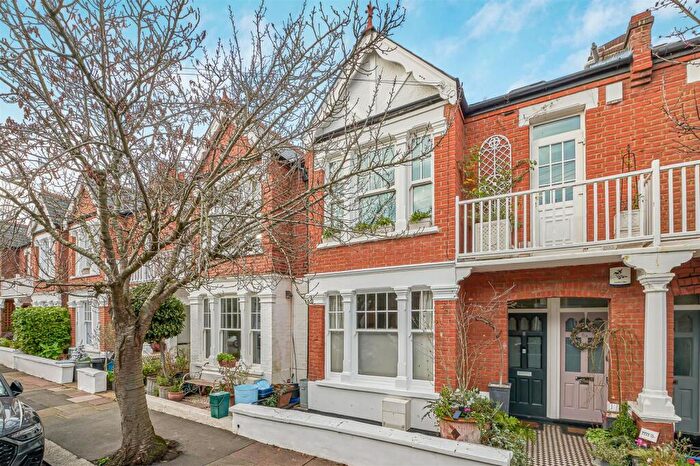 2 Bedroom Maisonette For Sale In St Ann's Road, Barnes, London, SW13