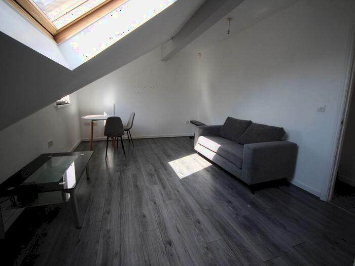 2 Bedroom Flat To Rent In Tong Street, East Bierley, Bradford, BD4