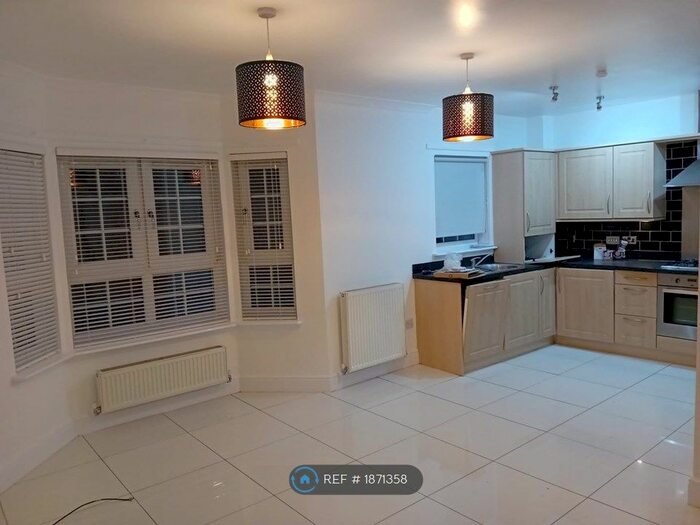 2 Bedroom Flat To Rent In Parklands Oval, Glasgow, G53