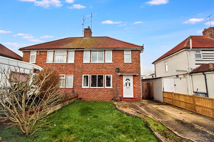 3 Bedroom Semi Detached House For Sale In Blandford Road, Reading, RG2