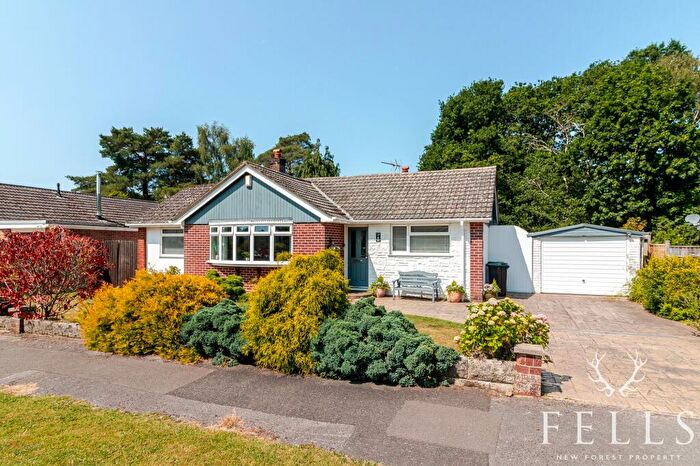 3 Bedroom Detached Bungalow For Sale In Webbs Close, Ashley Heath, BH24