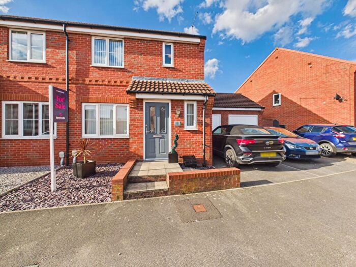 3 Bedroom Semi-Detached House For Sale In Hyde Park Road, Kingswood, Hull, HU7