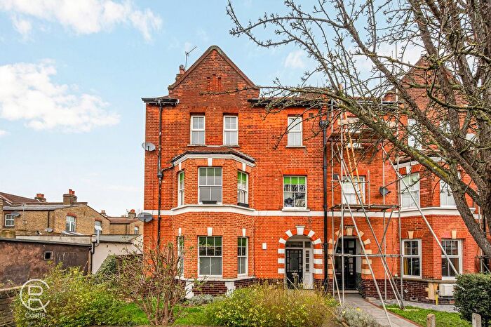 2 Bedroom Flat For Sale In Shakespeare Road, London, W7
