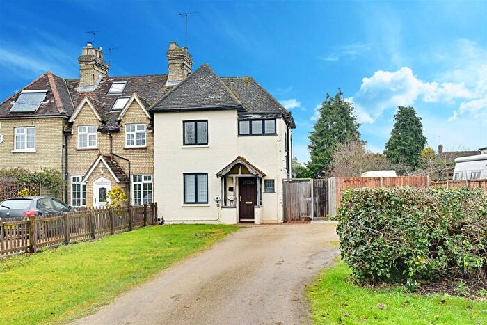 3 Bedroom End Of Terrace House For Sale In Station Road, Letty Green, SG14