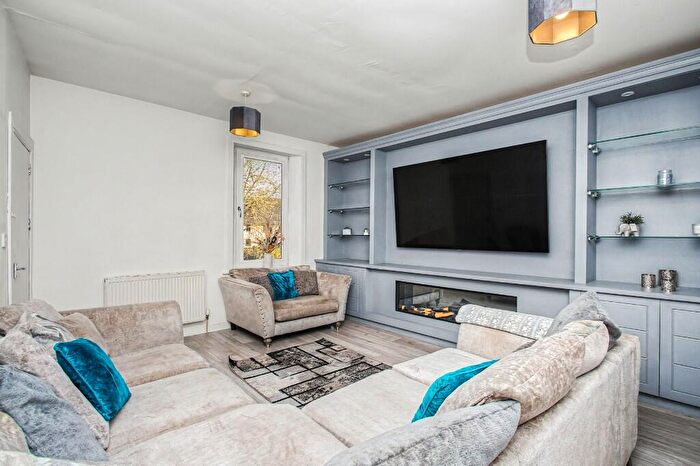 2 Bedroom Maisonette For Sale In Kirkhill Road, Broxburn, West Lothian, EH52
