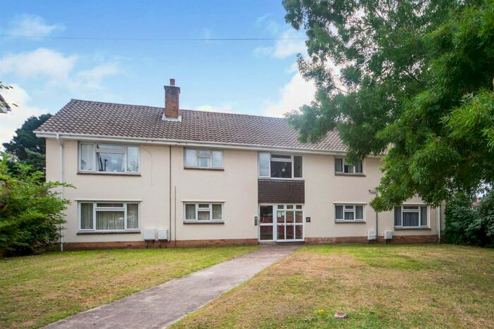 2 Bedroom Flat To Rent In Lyngford Road, Taunton, TA2