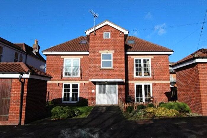 2 Bedroom Flat To Rent In Station Road, Netley Abbey, Southampton, Hampshire, SO31