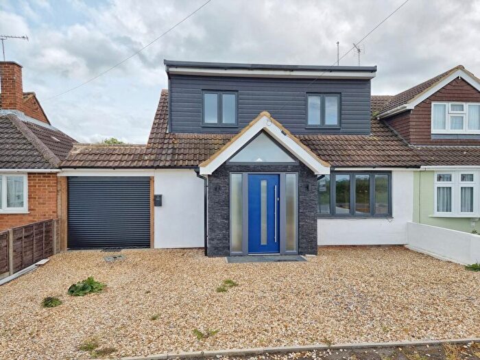 4 Bedroom Semi-Detached House For Sale In Higham Gobion Road, Barton-le-Clay, Bedfordshire, MK45
