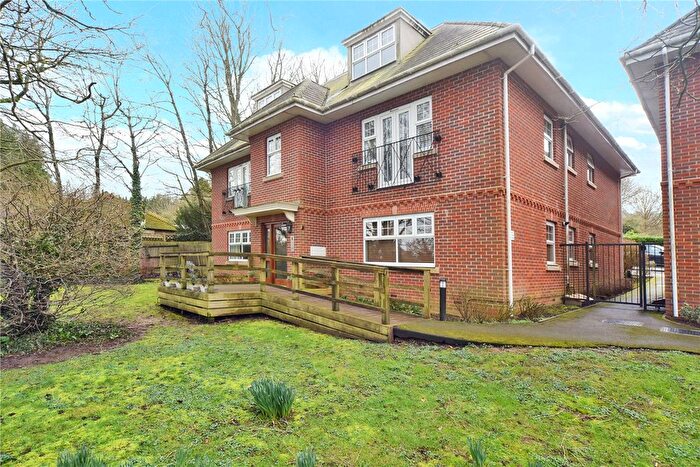1 Bedroom Flat To Rent In Wesley Place, Epsom, Surrey, KT18