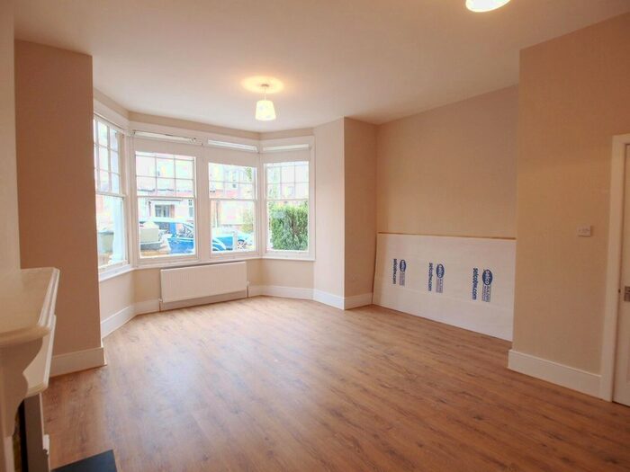 2 Bedroom Flat To Rent In Compton Road, Winchmore Hill, N21