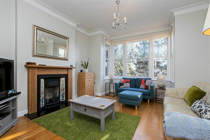 2 Bedroom Flat For Sale In Endlebury Road, London, E4