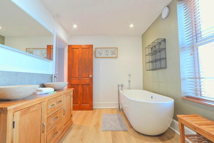 3 Bedroom Flat To Rent In Sydenham Road, Knowle, Bristol, BS4