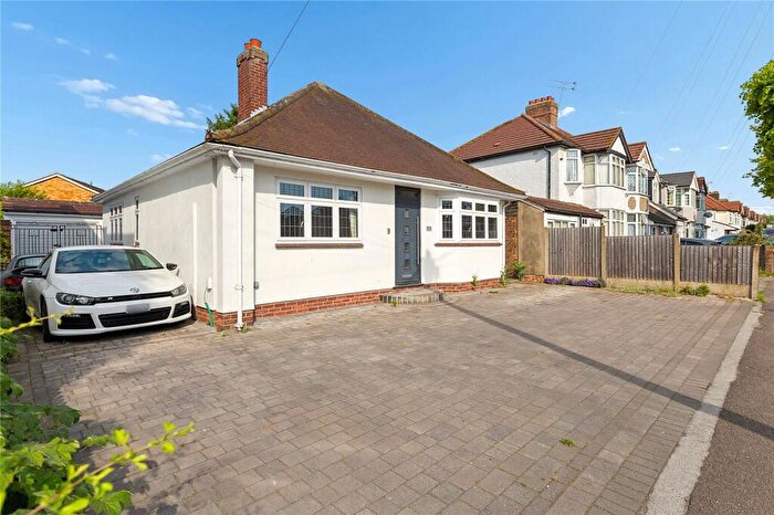2 Bedroom Bungalow For Sale In Mawney Road, Romford, RM7
