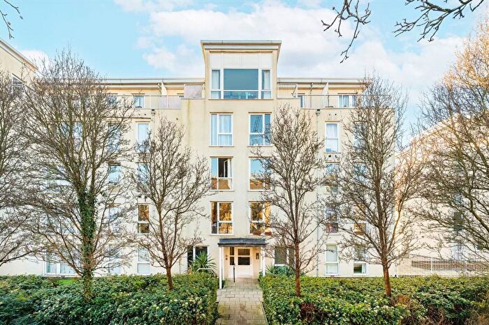 1 Bedroom Flat To Rent In Melliss Avenue, Kew, TW9