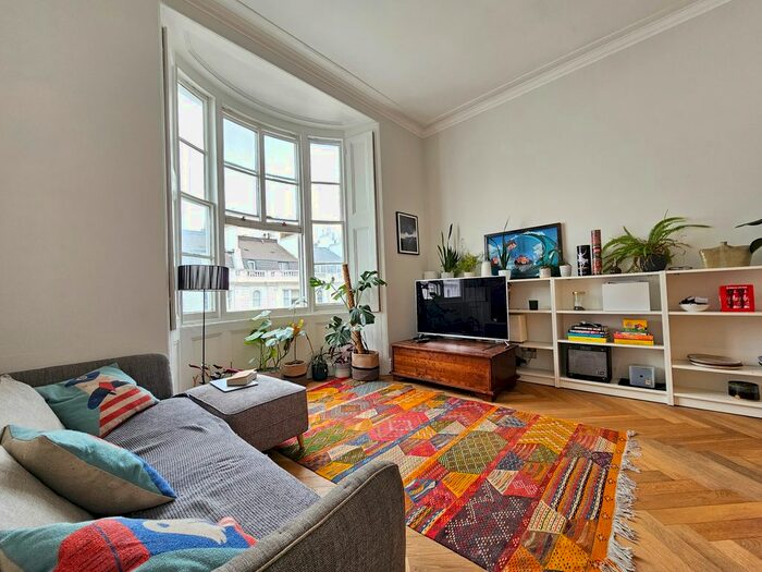 2 Bedroom Flat To Rent In Gloucester Terrace, London, W2