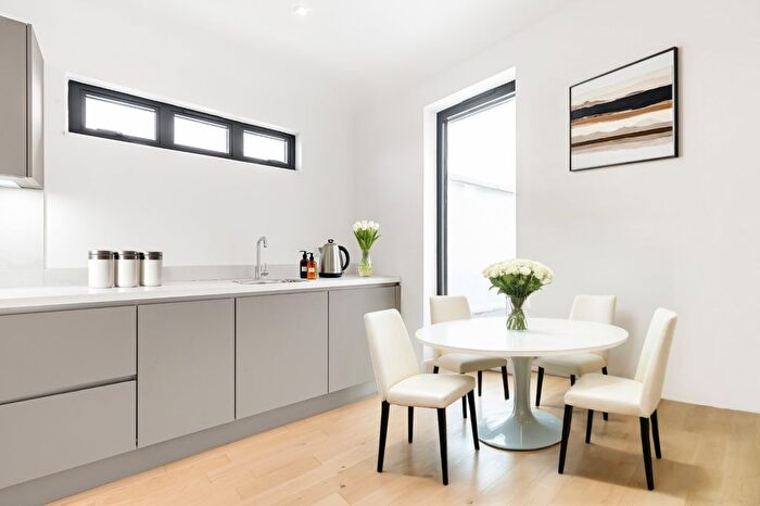 1 Bedroom Flat For Sale In Lillium Mews, Wimbledon, London, SW19