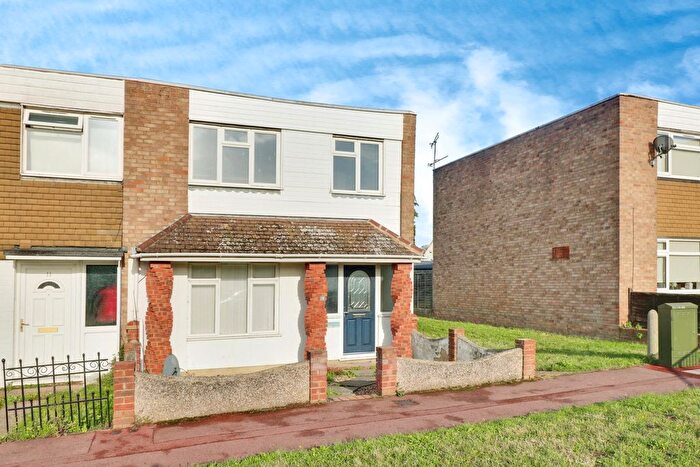 3 Bedroom End Of Terrace House To Rent In Carolines Close, Southend-On-Sea, SS2