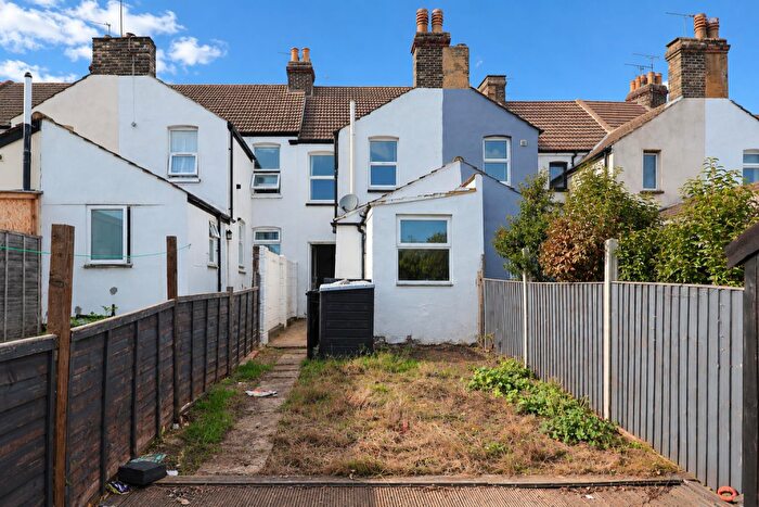 3 Bedroom Terraced House For Sale In Corporation Road, Gillingham, ME7