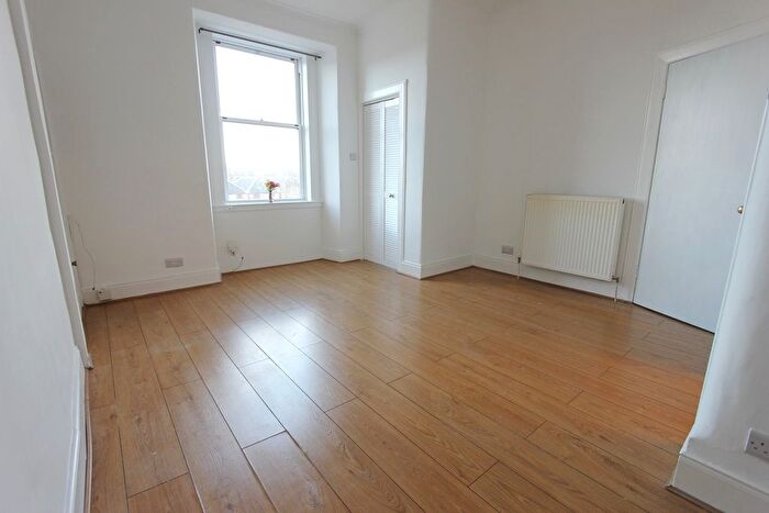 1 Bedroom Flat To Rent In Wheatfield Place, Edinburgh, EH11