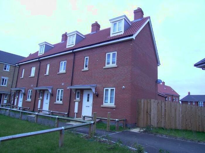 3 Bedroom Town House To Rent In Gabriel Crescent, Bunkers Hill, Lincoln, LN2
