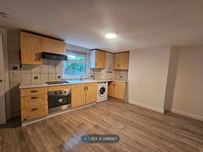 3 Bedroom Flat To Rent In Herbert Road, London, SE18