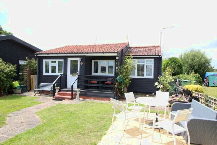 3 Bedroom Park Home For Sale In Barrow Marsh, Heybridge, CM9
