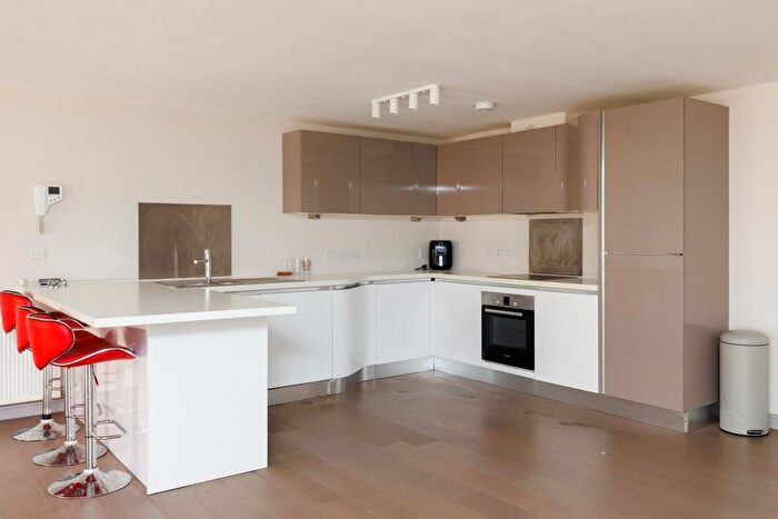 2 Bedroom Flat For Sale In William Street, Bedminster, BS3