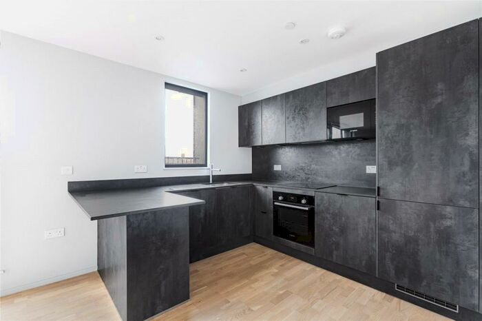 1 Bedroom Apartment To Rent In Mowlem Street, Cambridge Heath, London, E2