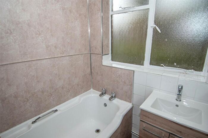 1 Bedroom Apartment For Sale In Yardley Wood Road, Moseley, Birmingham, B13