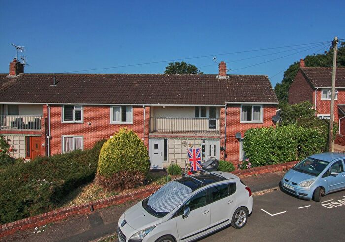 2 Bedroom Flat For Sale In Hill Rise, Exeter, EX1