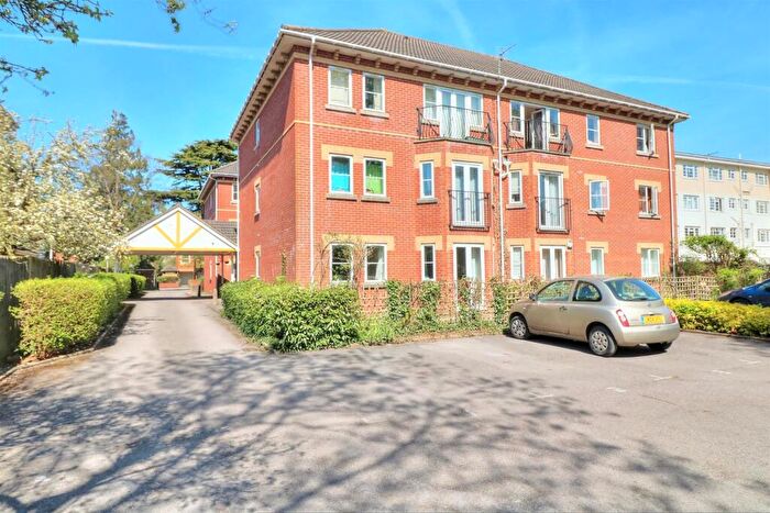 2 Bedroom Flat To Rent In Archers Road, Banister Park, Southampton, SO15