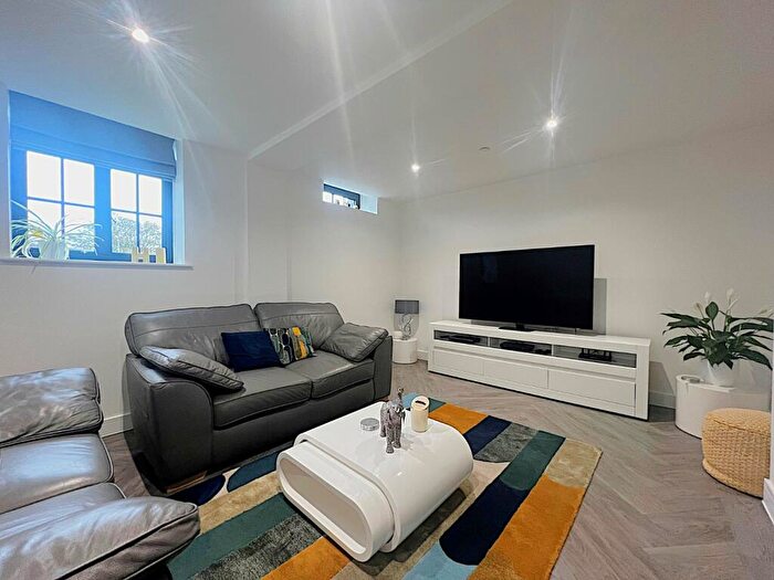 2 Bedroom Flat For Sale In Governors Walk, Portsmouth, Hampshire, PO3