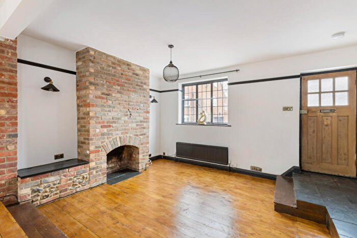 3 Bedroom Terraced House For Sale In Fishpool Street, St. Albans, AL3