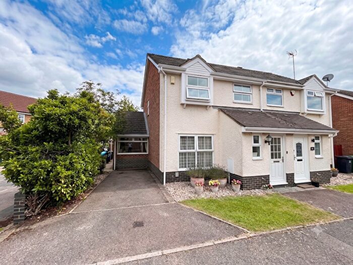 3 Bedroom Semi Detached House For Sale In Tylers Mead, Luton, Bedfordshire, LU2
